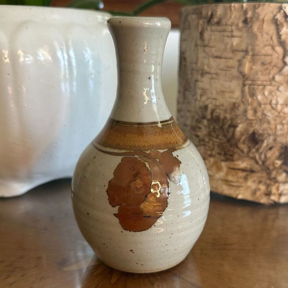 Vintage Lynn Lais Studio Pottery Bud Vase – 5.5 in. Wheel-Thrown Ceramic Vase, S